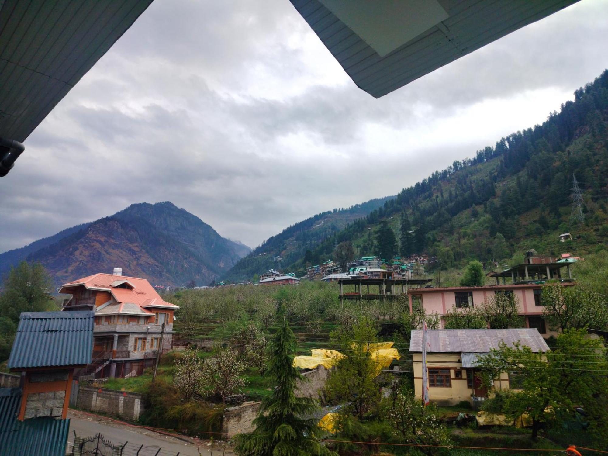 Hotel Sakura Palace Manali  Exterior photo