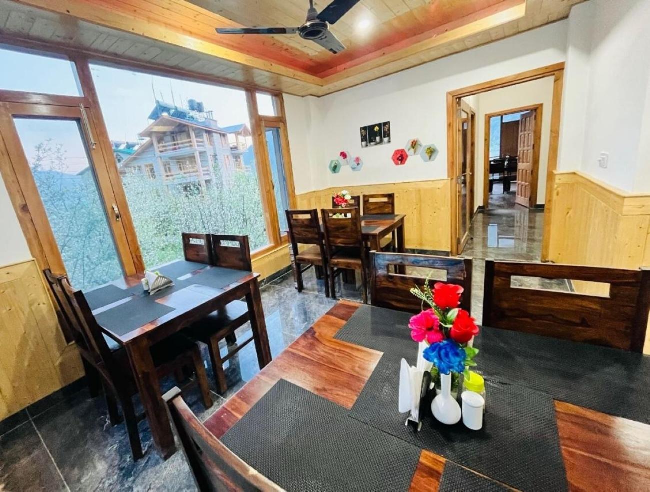Hotel Sakura Palace Manali  Exterior photo