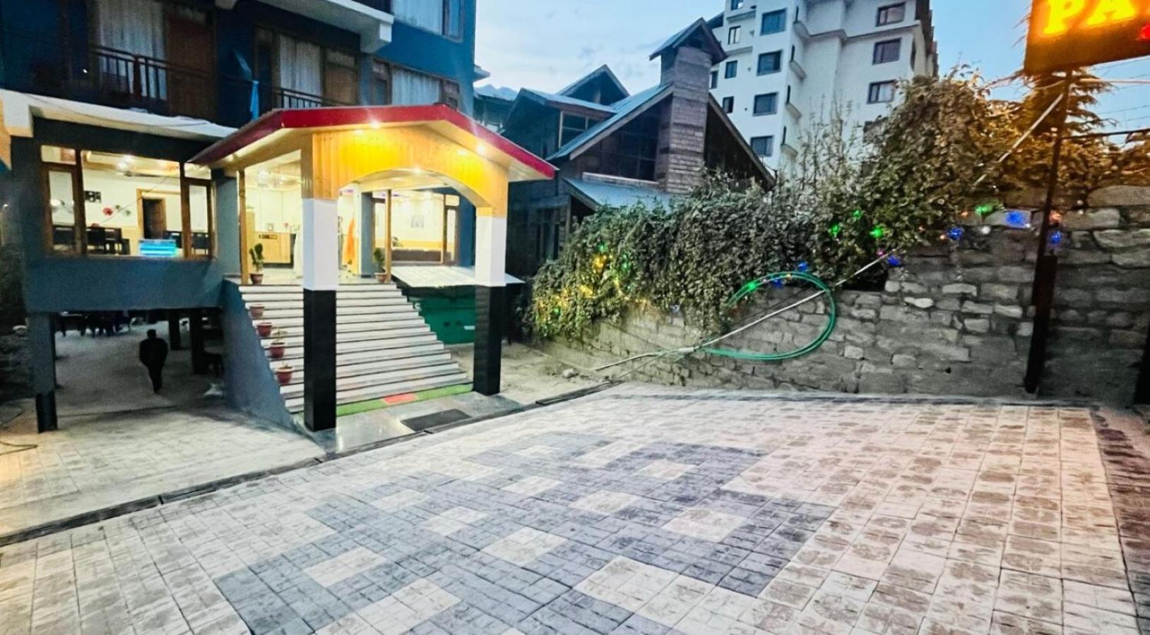 Hotel Sakura Palace Manali  Exterior photo
