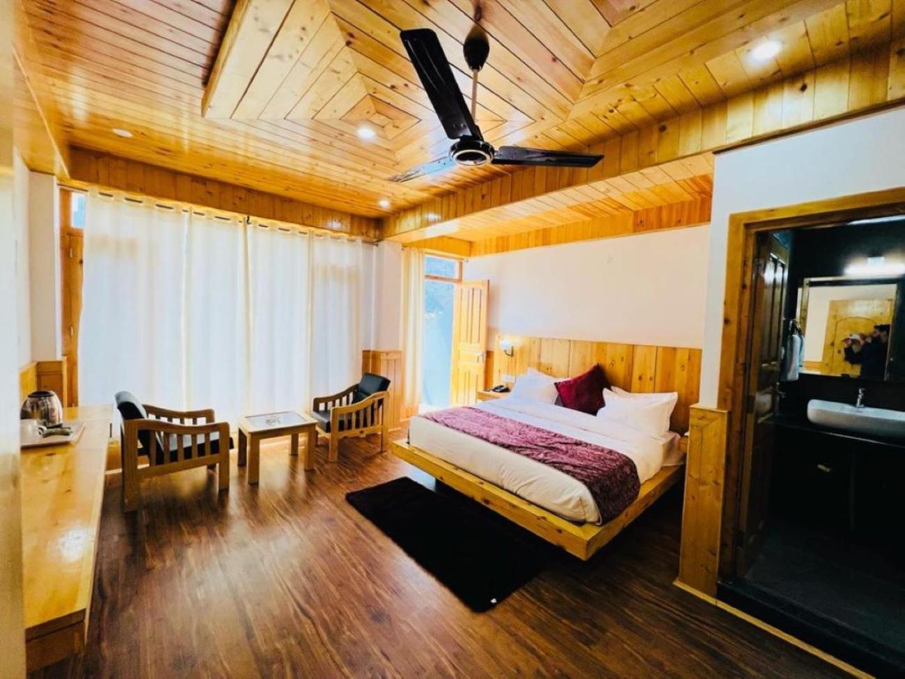 Hotel Sakura Palace Manali  Exterior photo