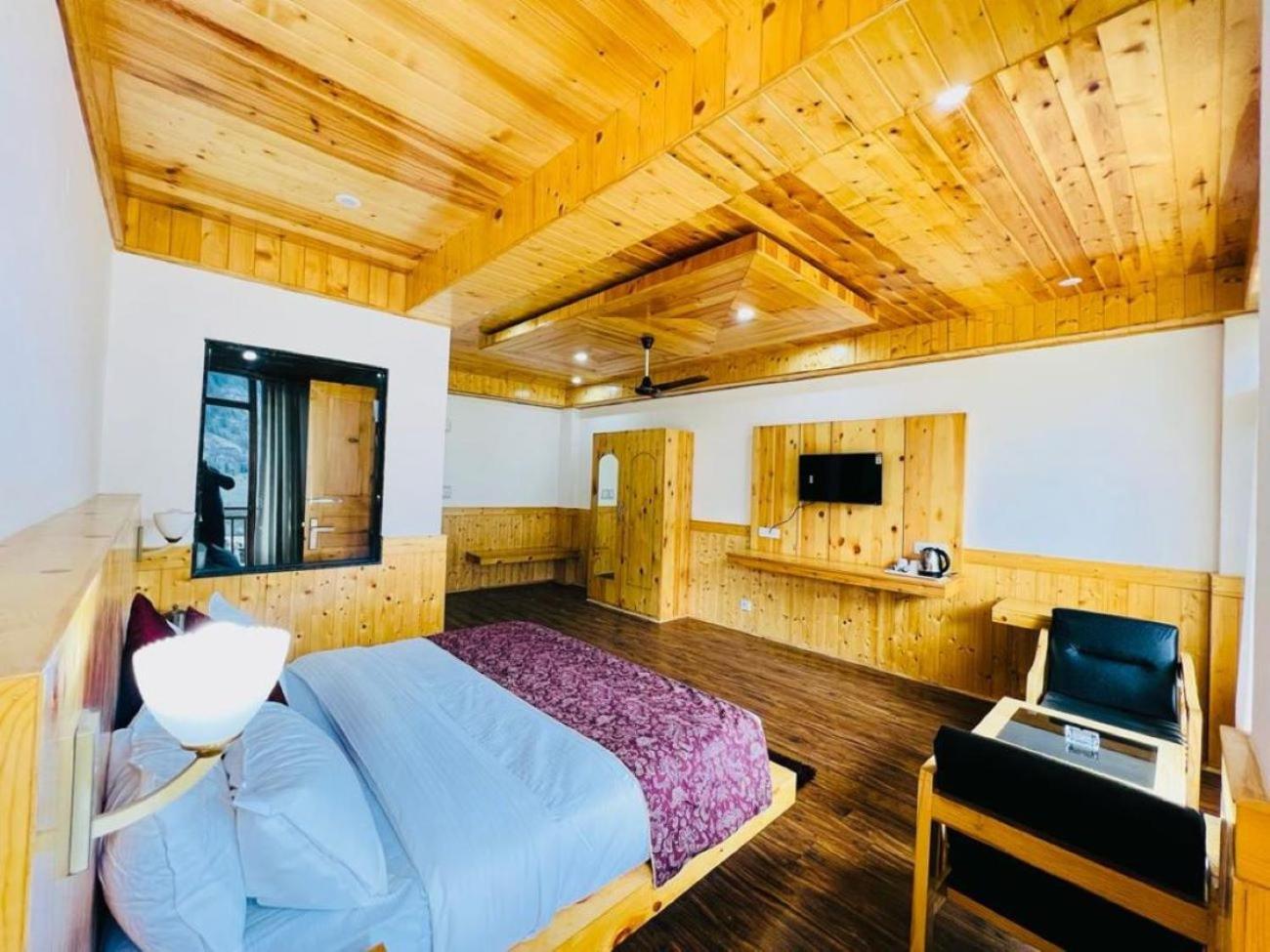 Hotel Sakura Palace Manali  Exterior photo