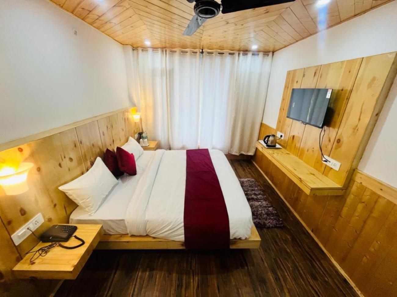 Hotel Sakura Palace Manali  Exterior photo